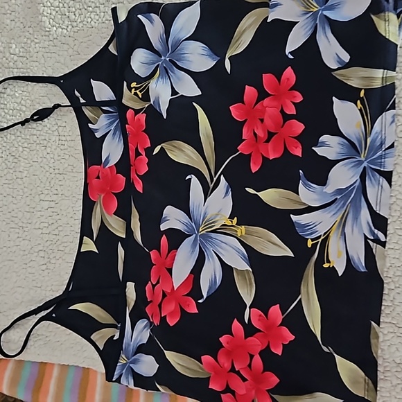 Top - Picture 3 of 3